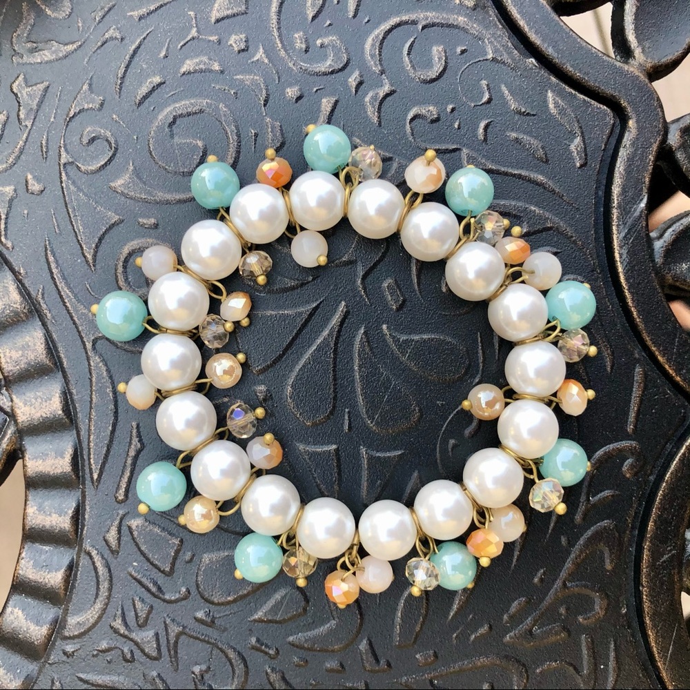 Fancy faux pearl bracelet